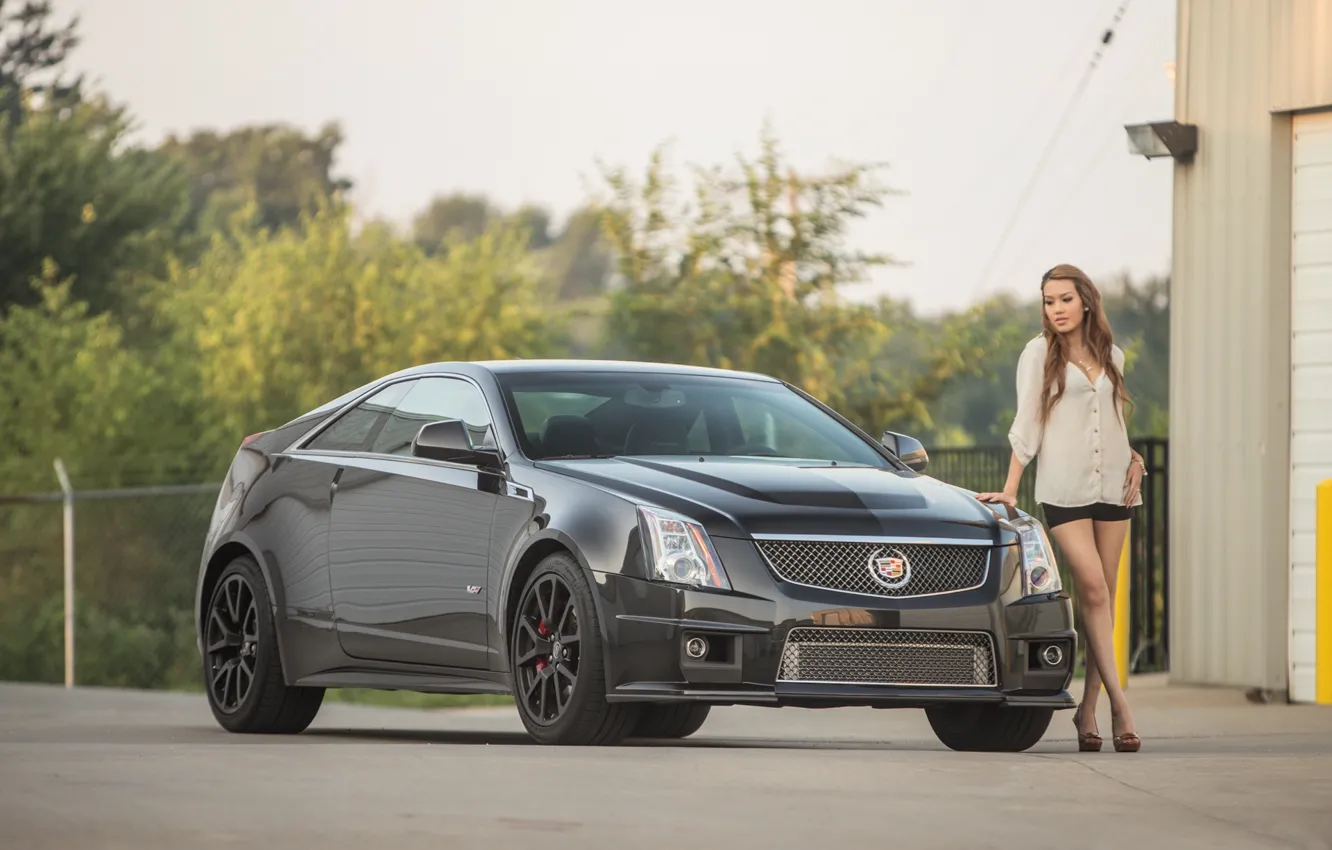 Фото обои авто, Cadillac, Девушки, красивая девушка, позирует над машиной, LindaTom