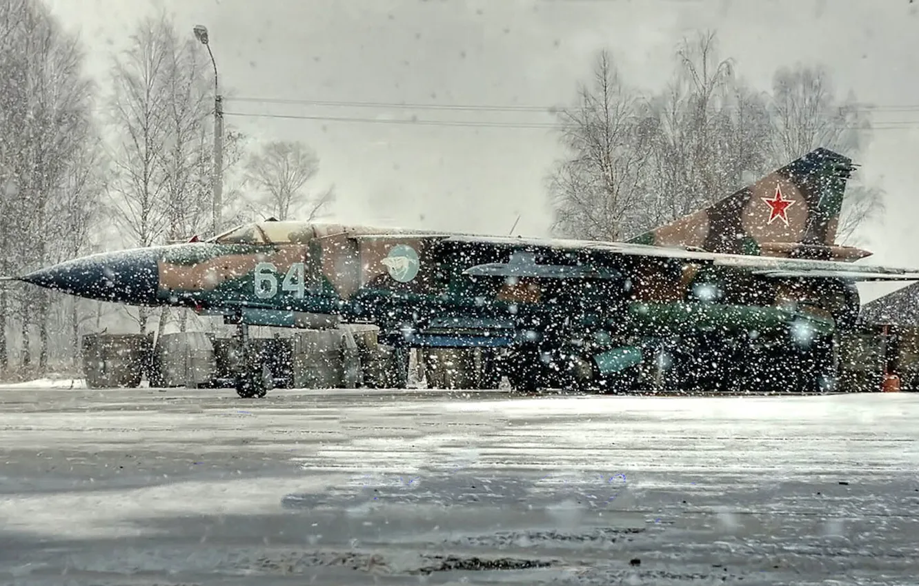 Фото обои зима, истребитель, стоянка, самолёт, снегопад, миг-23
