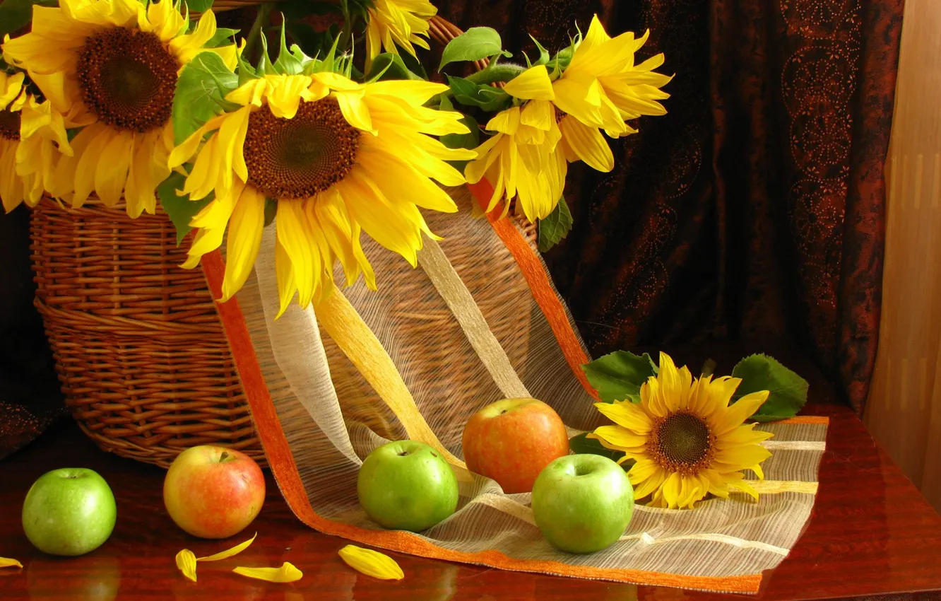 Фото обои подсолнухи, цветы, яблоки, лепестки, фрукты, натюрморт