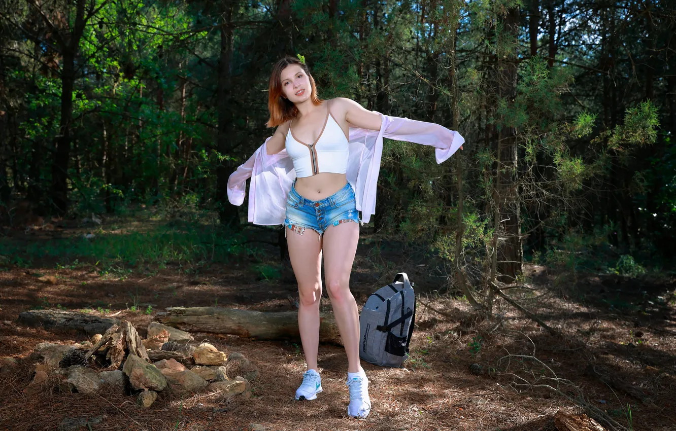 Фото обои forest, trees, nature, brunette, gorgeous, posing, beautiful face, vest