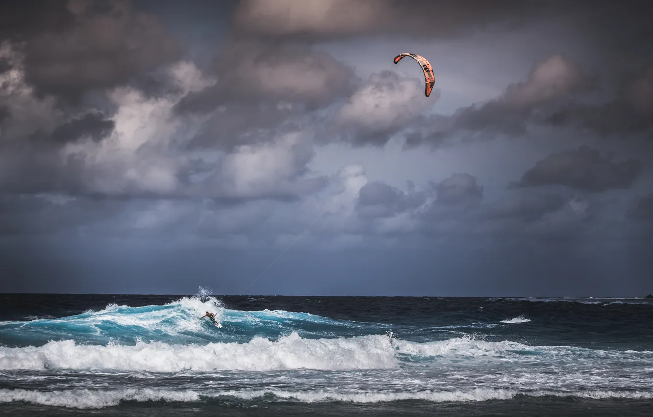 Фото обои гроза, волны, пляж, небо, облака, ветер, экстремальный спорт, кайтсерфинг