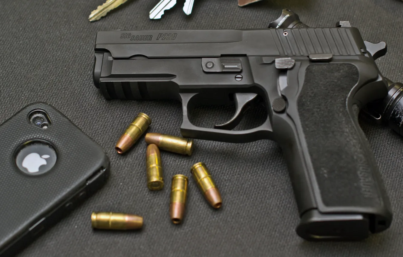 Фото обои пистолет, фонарь, телефон, патроны, SIG, P229, compact firearm, Sauer
