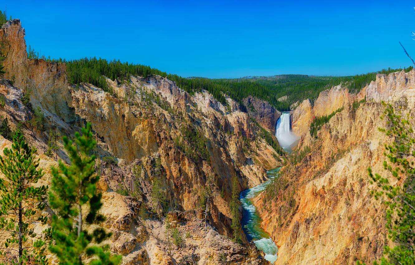 Фото обои лес, небо, солнце, деревья, река, камни, скалы, водопад