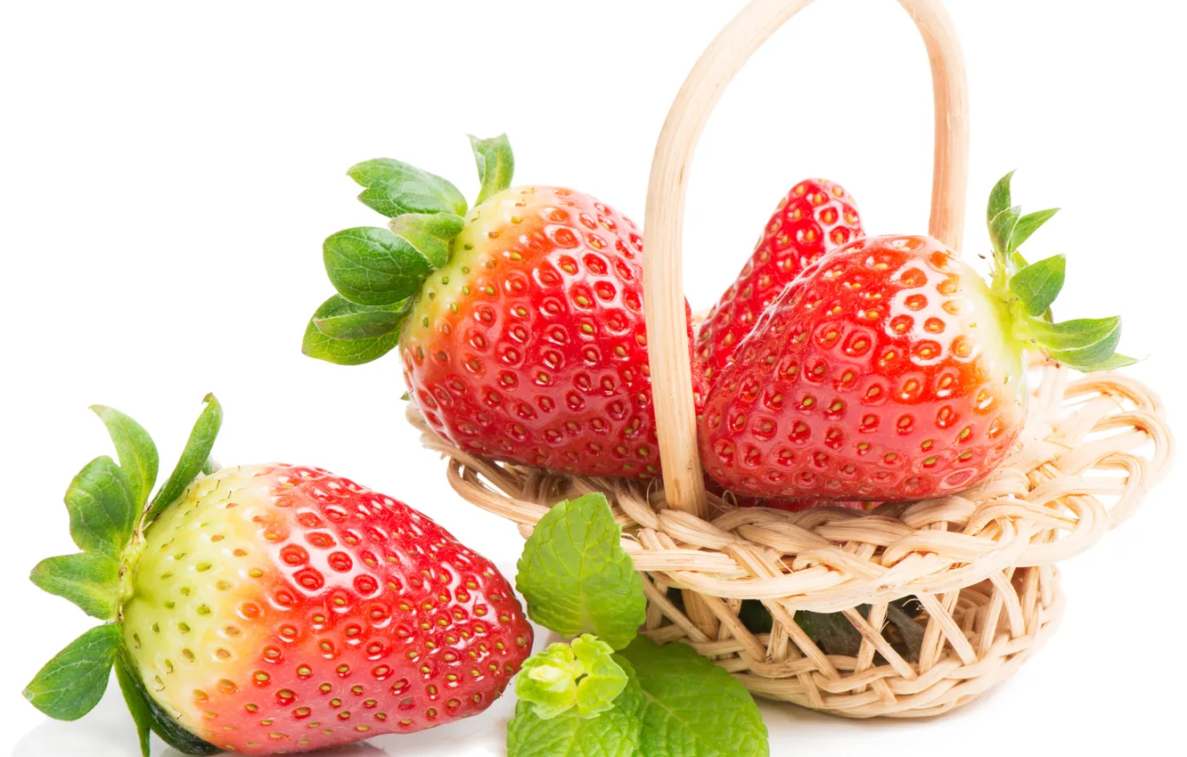 Фото обои ягоды, клубника, корзинка, мята, листики