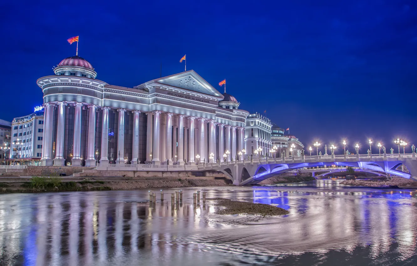 Фото обои ночь, мост, огни, река, парламент, Македония, Скопье, Вардар