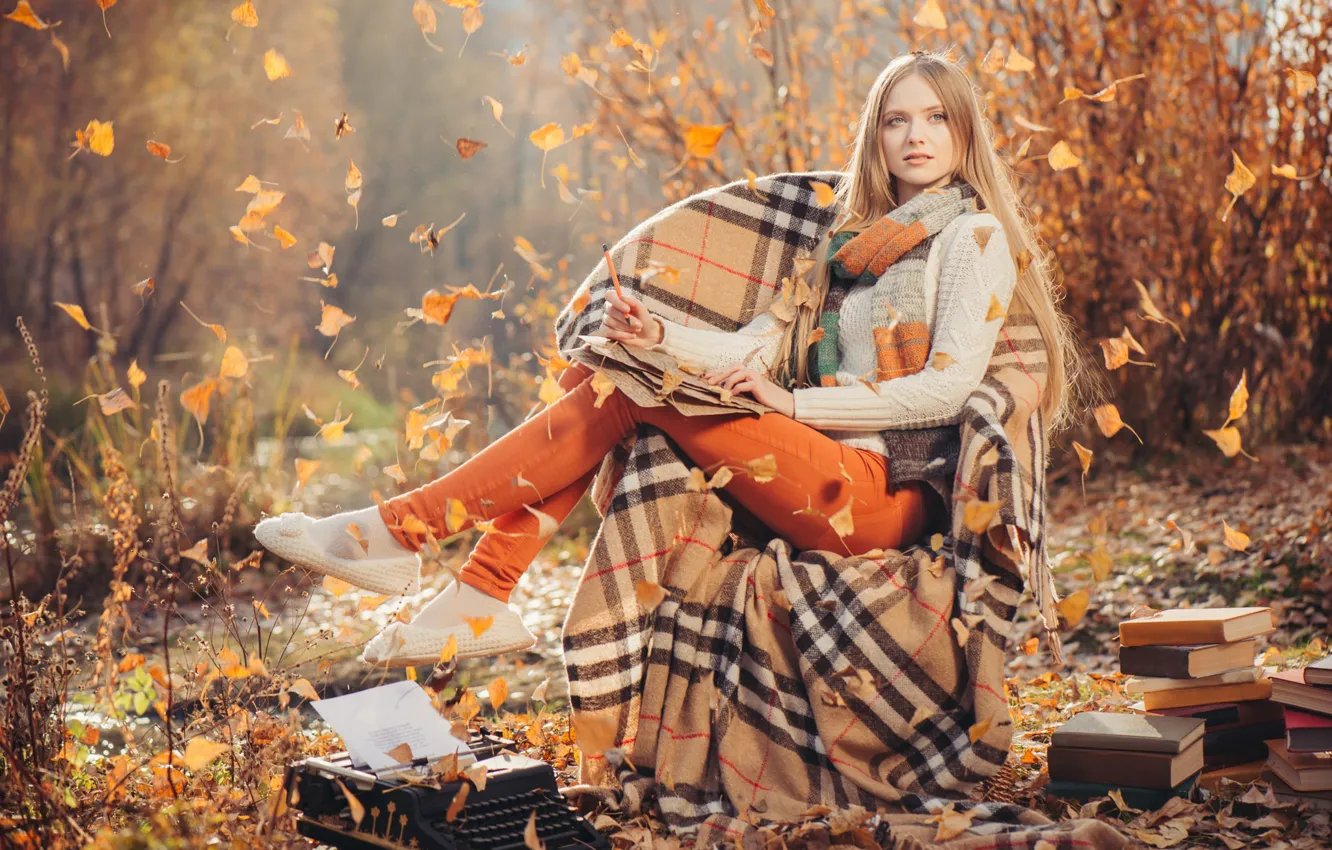 Фото обои осень, девушка, природа, книги, кресло, плед, машинка, листопад