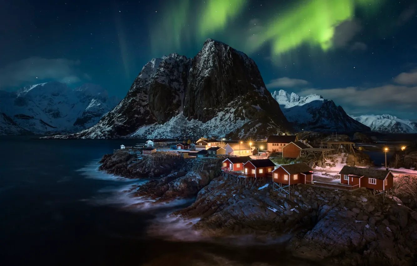 Фото обои горы, ночь, дома, северное сияние, деревня, Норвегия, Norway, фьорд