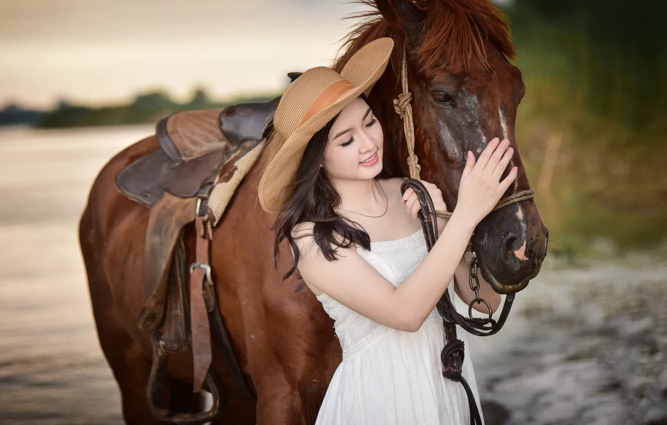 Фото обои улыбка, конь, лошадь, шляпа, азиатка