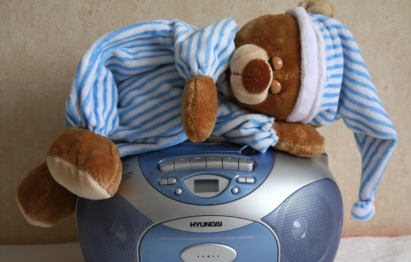 Фото обои игрушка, медведь, мишка, спит, пижама, магнитофон