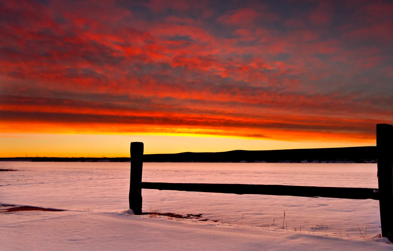 Фото обои зима, поле, снег, закат, огонь, забор, линии электропередачи, оранжевое небо