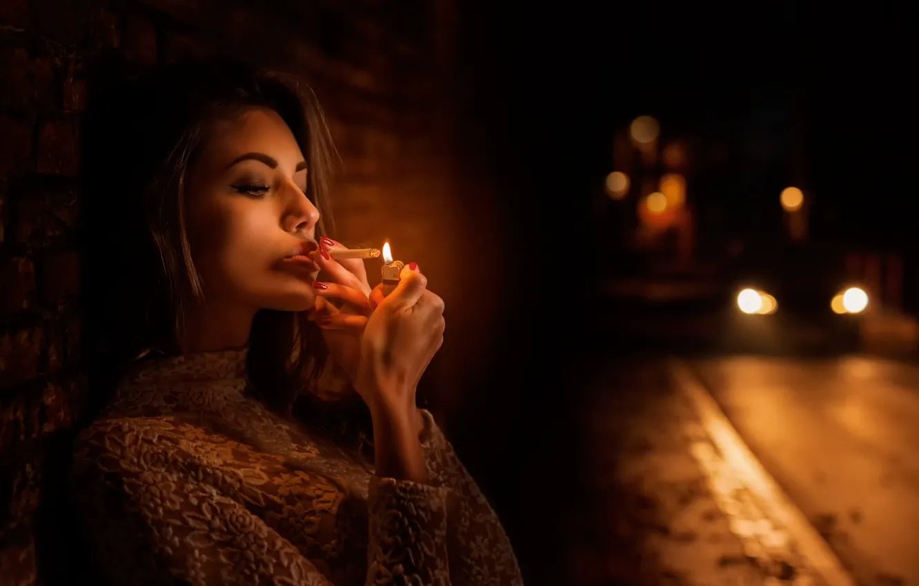 Фото обои девушка, ночь, город, сигарета