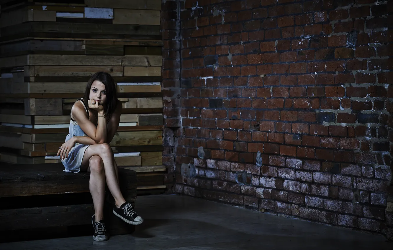 Фото обои актриса, Кэтрин Прескотт, Kathryn Prescott, цена. сидит. кеды