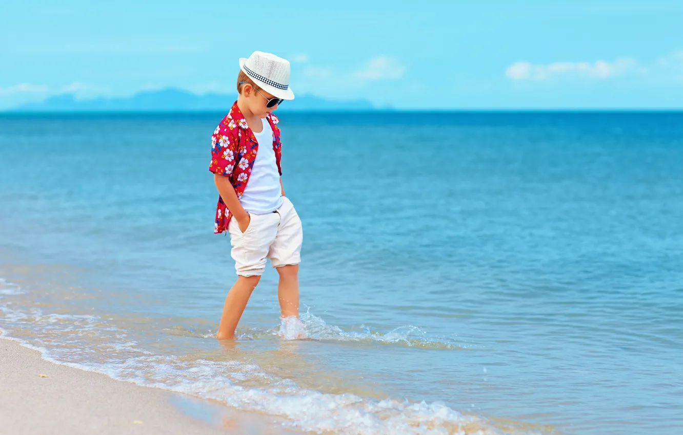 Фото обои море, побережье, шорты, шляпа, мальчик, sea, coast, child