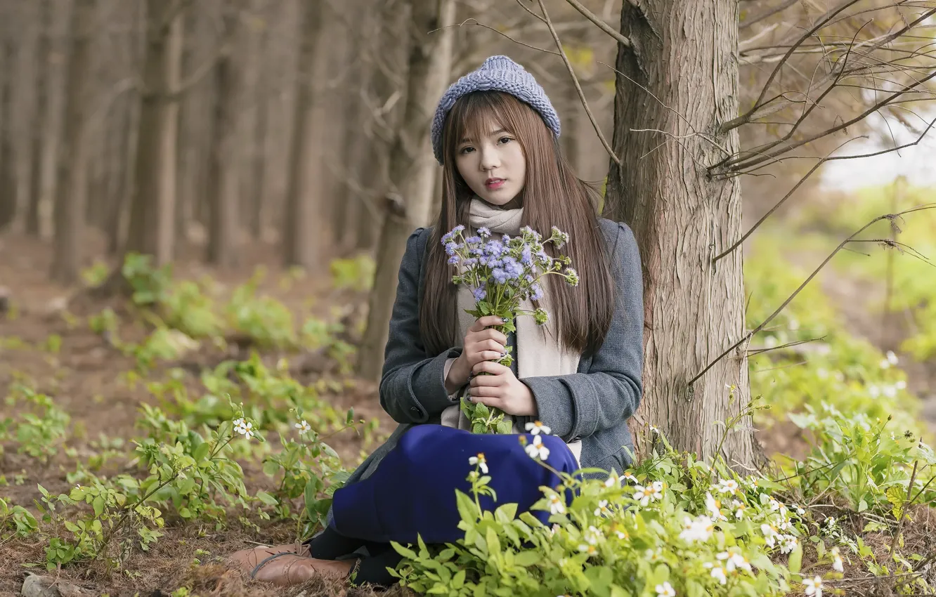Фото обои лес, взгляд, девушка, цветы, настроение