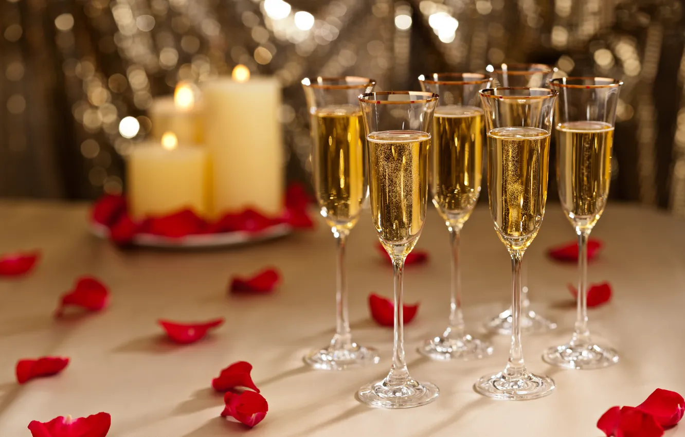 Фото обои праздник, роза, свечи, лепестки, бокалы, шампанское, красная