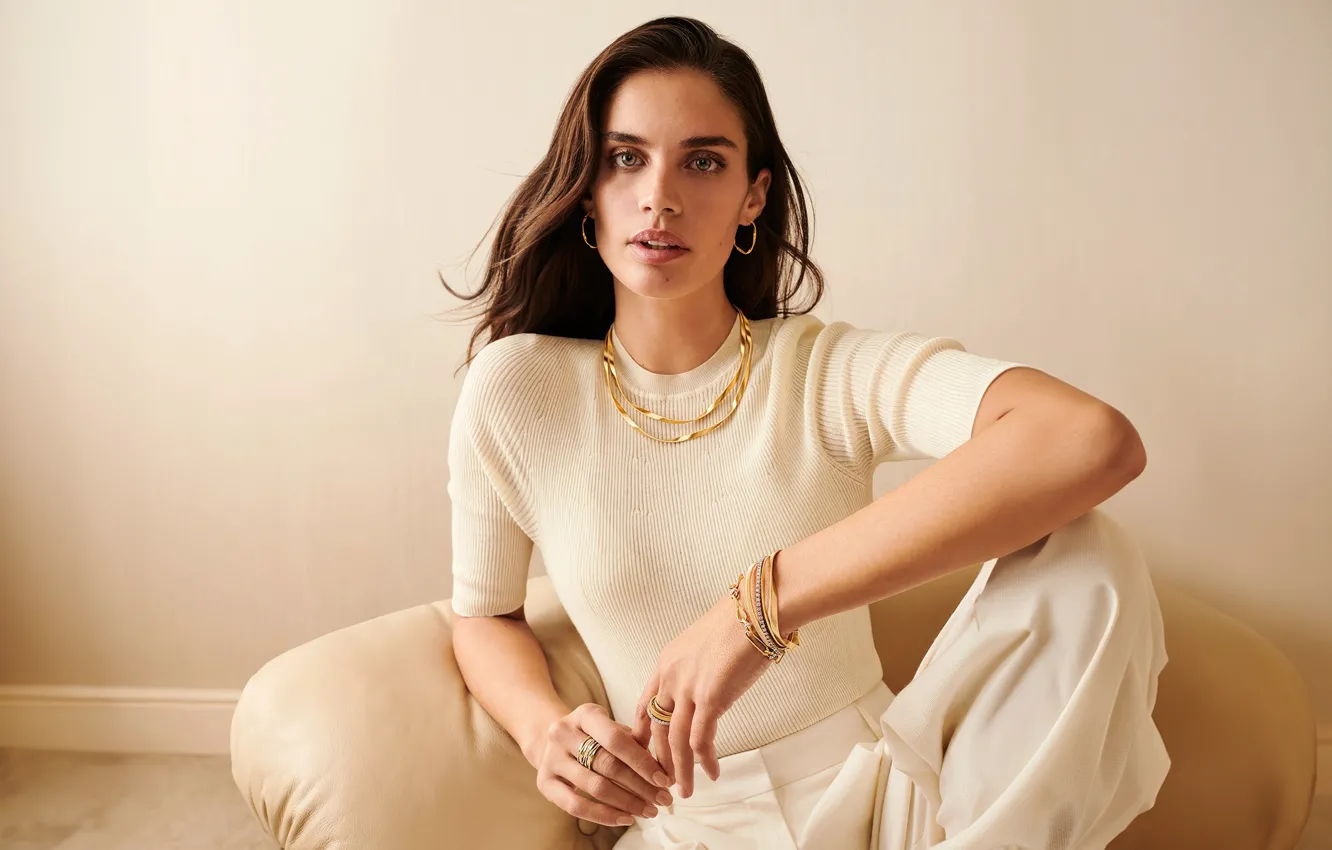Фото обои взгляд, девушка, украшения, лицо, поза, фото, модель, Sara Sampaio