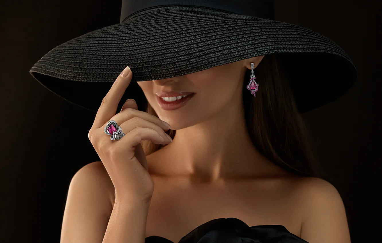 Фото обои dress, hat, glamour, ring, pose, pendant
