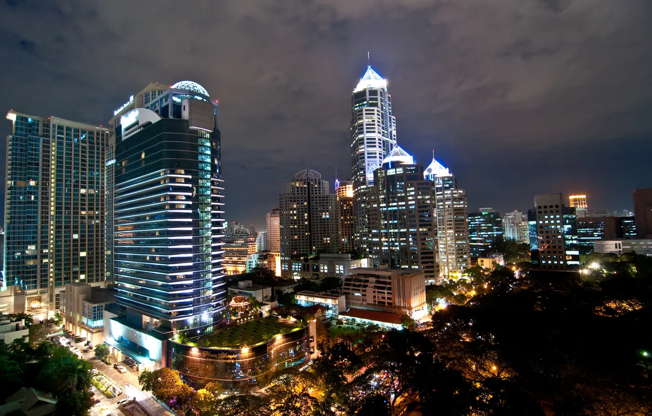 Фото обои ночь, здания, дома, Тайланд, отель, высотки, бангкок, деревья.