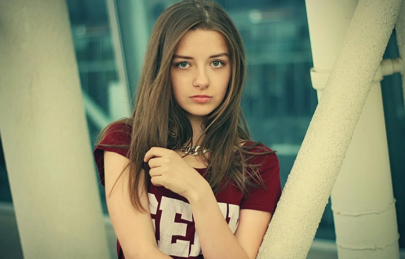 Фото обои girl, eyes, teen, shirt, kind