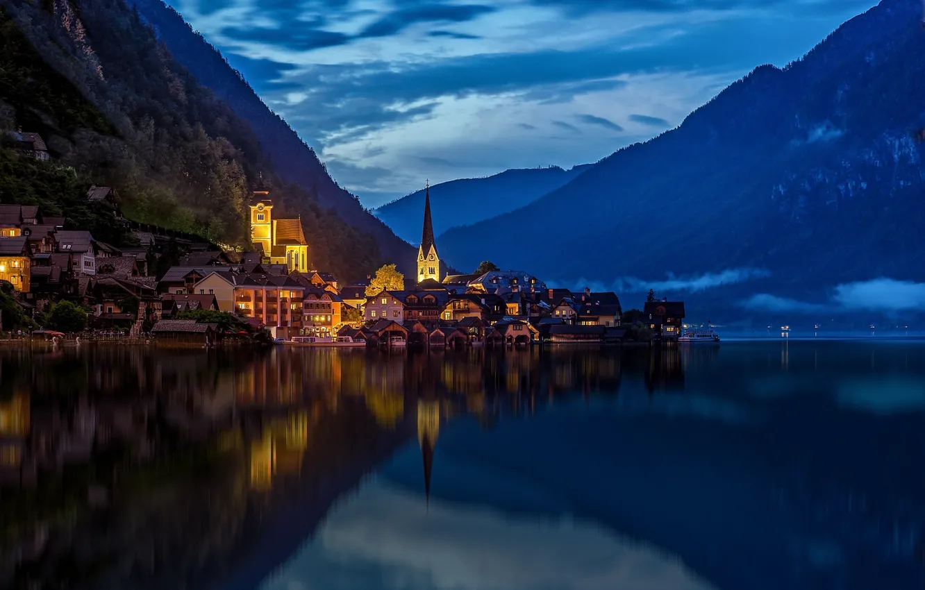 Фото обои горы, город, огни, озеро, вечер, Австрия, Хальштатт