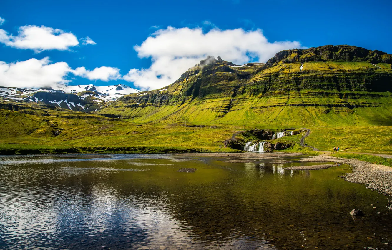 Фото обои зелень, небо, солнце, облака, горы, озеро, водопад, Исландия