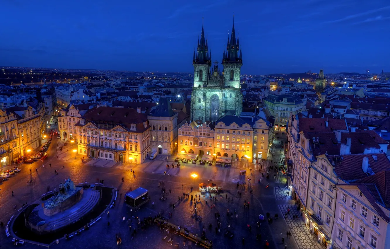 Фото обои свет, город, люди, здания, дороги, вечер, крыши, Прага