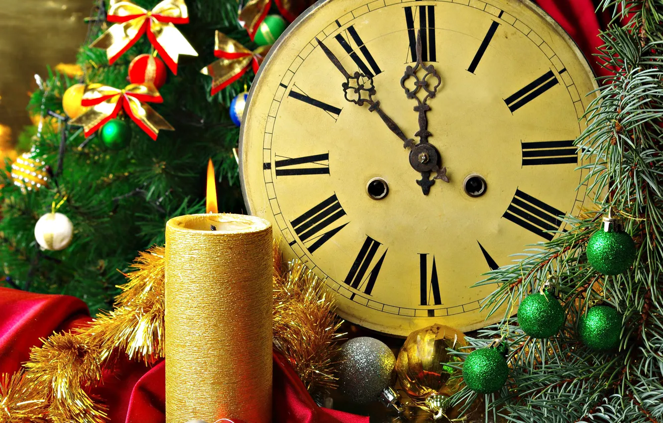 Фото обои праздник, шары, свеча, Часы, ёлка, бантики, новогодние украшения, полночь