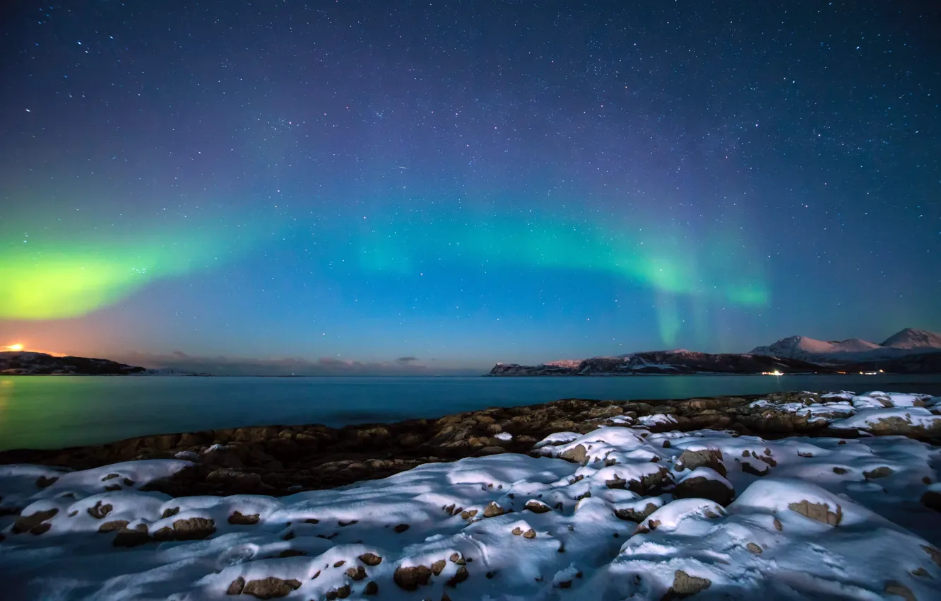 Фото обои море, ночь, Исландия, sea, night, валуны, полярное сияние, aurora borealis