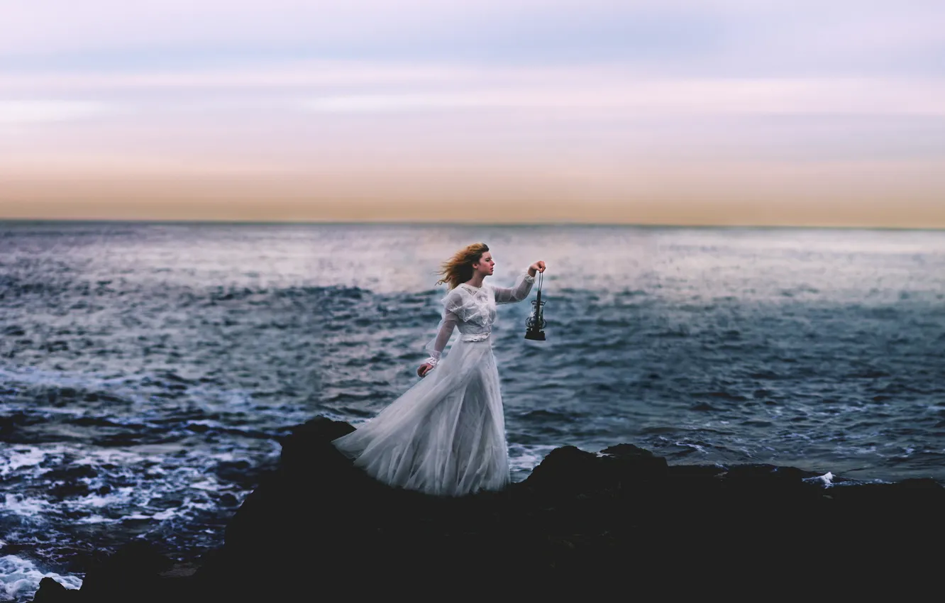 Фото обои море, девушка, лампа