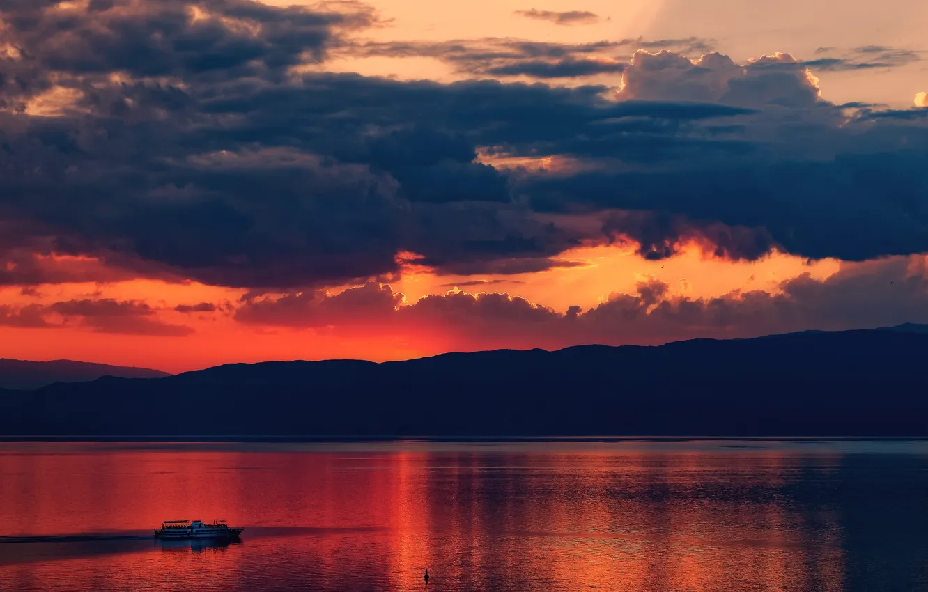 Фото обои twilight, sunset, clouds, lake, hills, dusk, boat, silhouettes