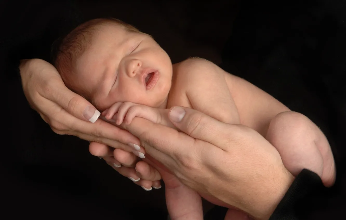 Фото обои ребенок, руки, родители, bebé, infante, manos