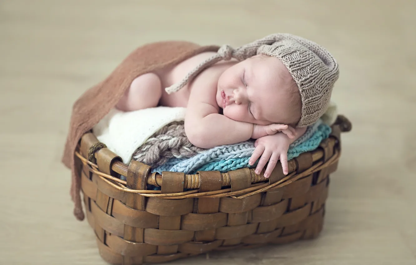 Фото обои корзина, ребенок, сон, малыш, шапочка, младенец