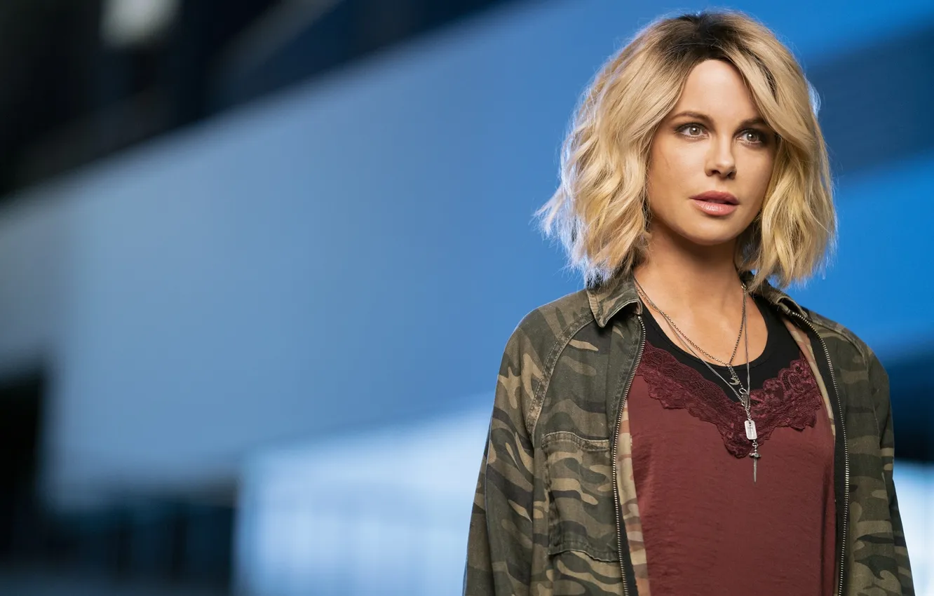 Фото обои взгляд, фигура, блондинка, Kate Beckinsale, Кейт Бекинсейл, Красотка на взводе, Линди, Jolt