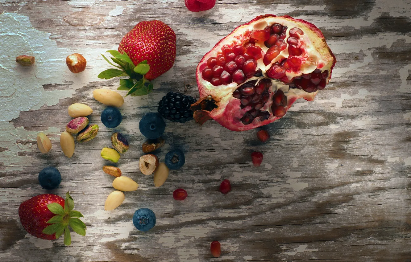 Фото обои ягоды, черника, клубника, фрукты, орехи, wood, гранат