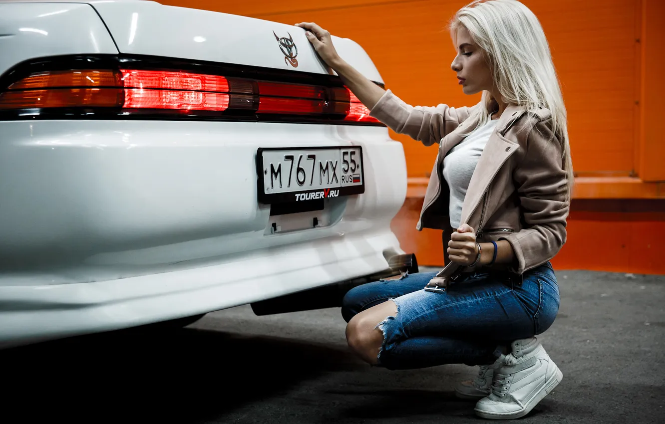 Фото обои car, girl, beautiful, model, jeans, sweet, blonde, long-haired