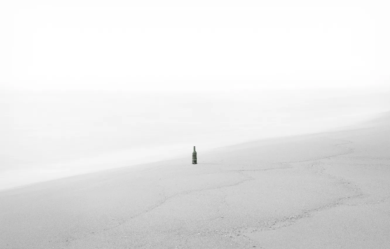 Фото обои туман, берег, бутылка