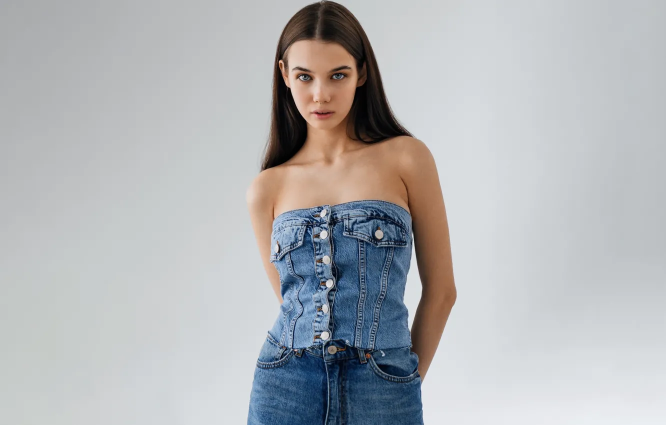 Фото обои девушка, long hair, studio, model, women, brunette, denim skirt, simple background
