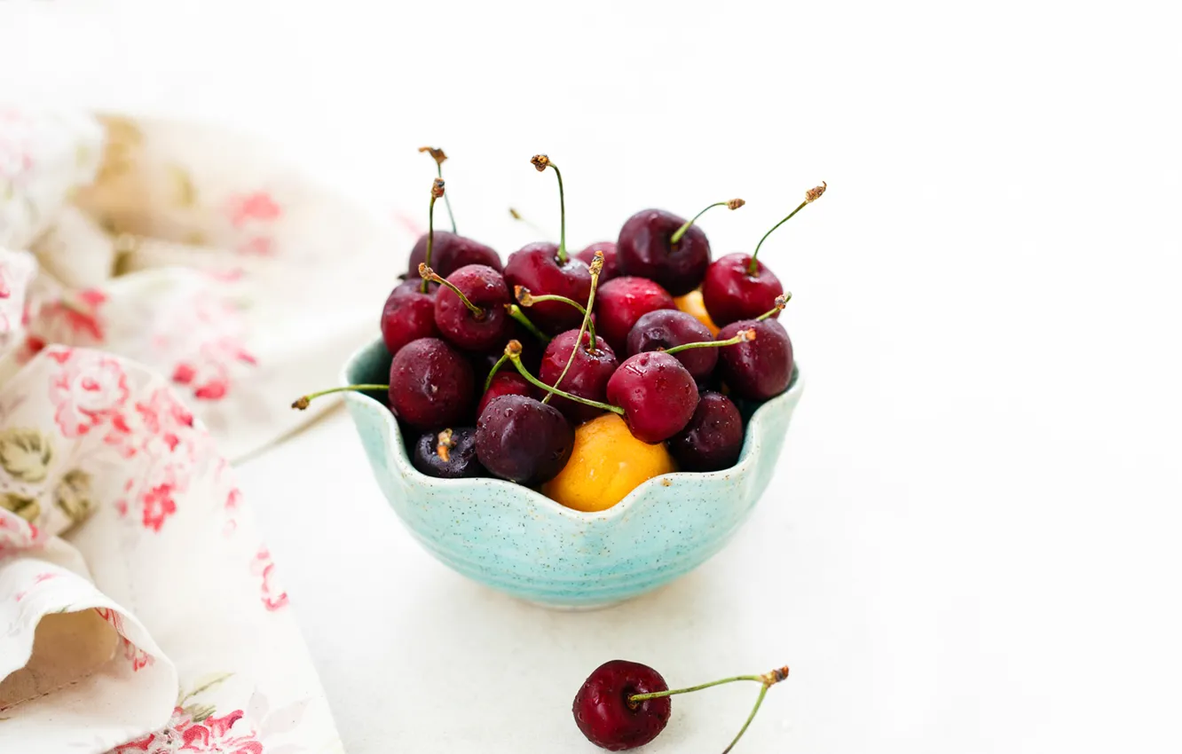 Фото обои вишня, ягоды, черешня, салфетка, абрикосы, креманка, Julia Khusainova