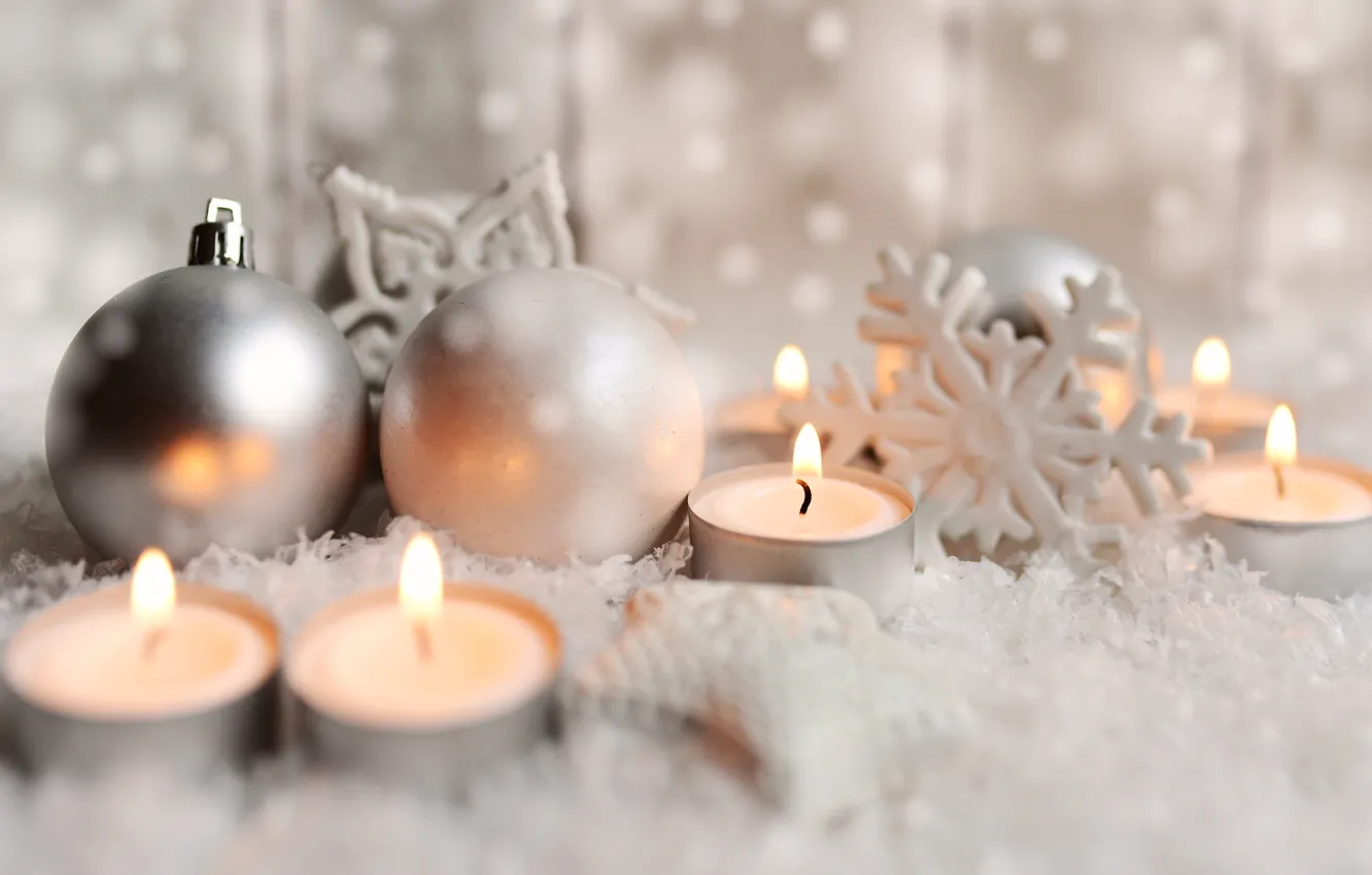 Фото обои зима, шарики, снег, снежинки, пламя, праздник, шары, свеча