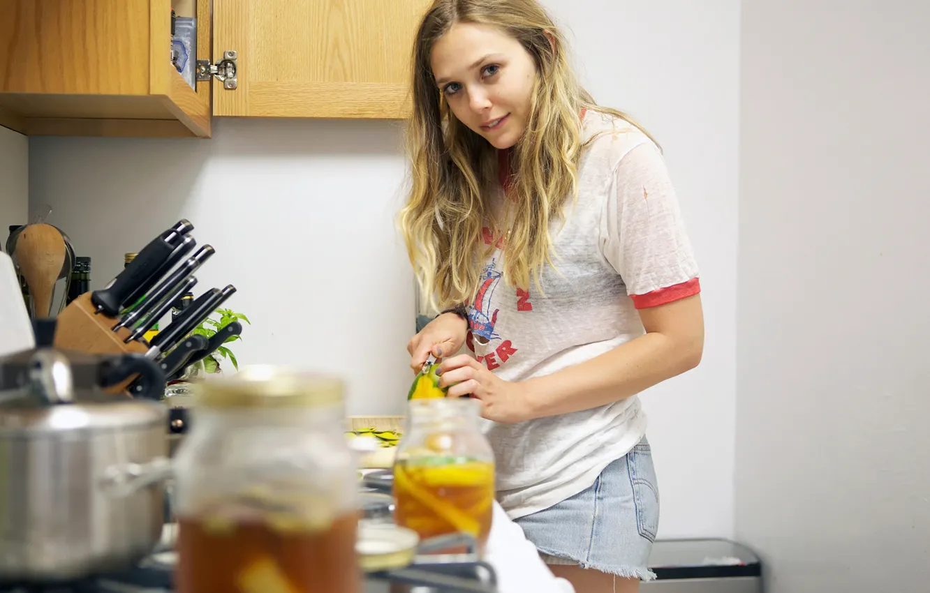 Фото обои дома, кухня, фотосессия, Elizabeth Olsen, 5-Minutes With Franny