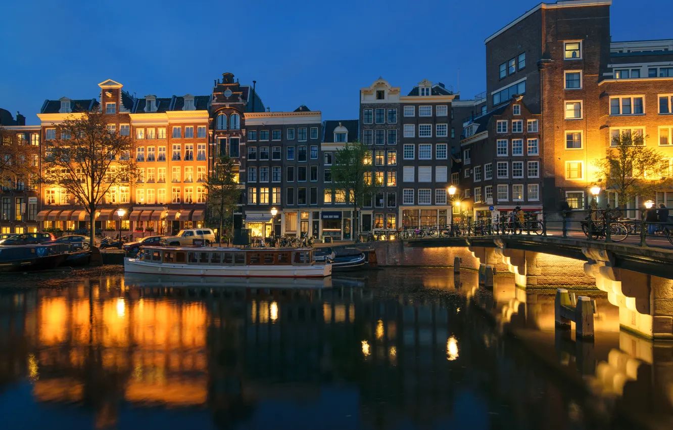 Фото обои деревья, ночь, мост, огни, река, дома, Амстердам, фонари