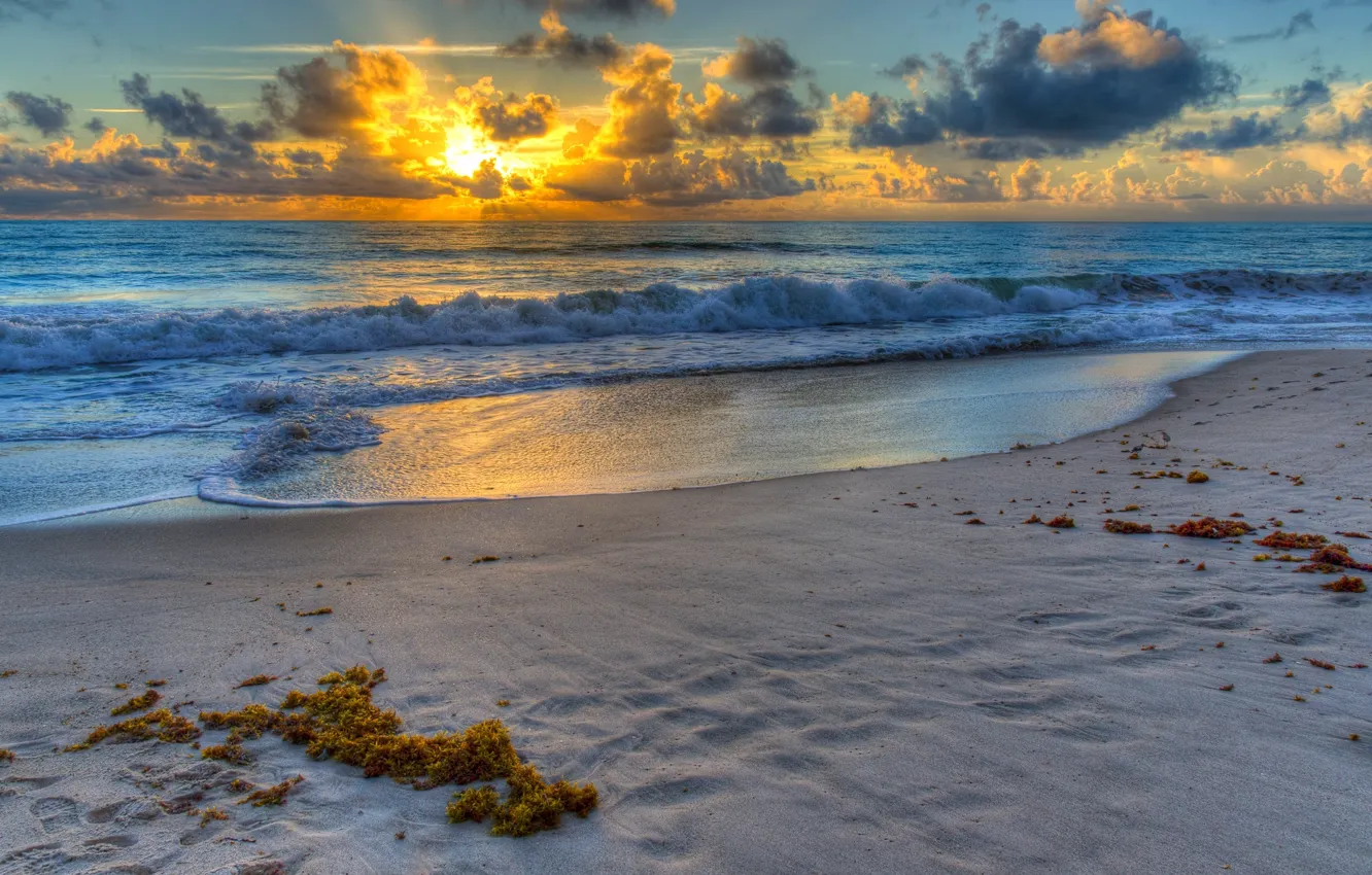 Фото обои песок, волны, небо, вода, солнце, облака, Пляж