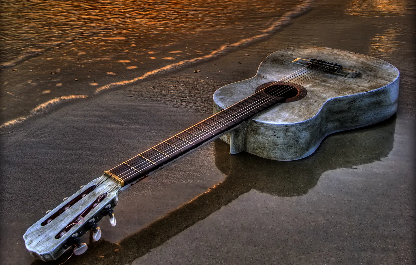 Фото обои песок, вода, музыка, гитара