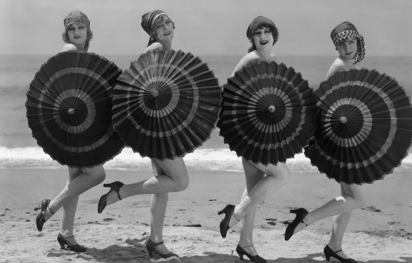 Фото обои Girls, Dance, Umbrella, Black and White