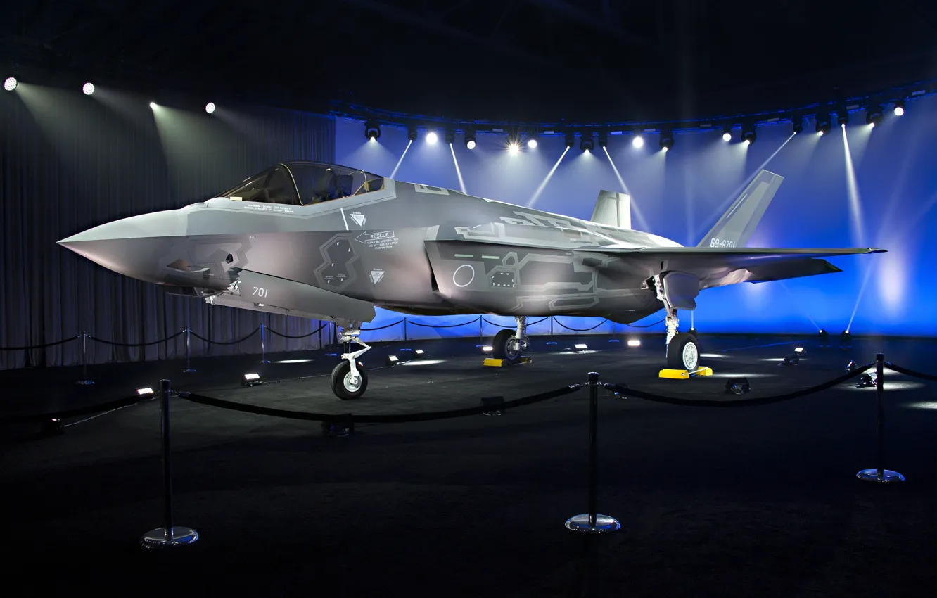 Фото обои истребитель, выставка, бомбардировщик, Lightning II, F-35