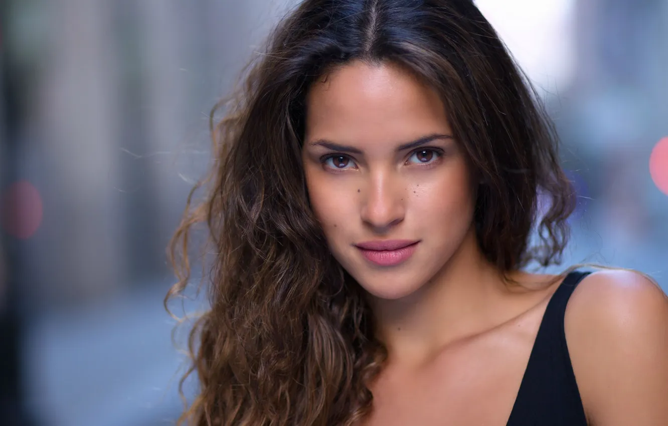 Фото обои взгляд, поза, макияж, актриса, брюнетка, hair, Adria Arjona, Адриа Архона