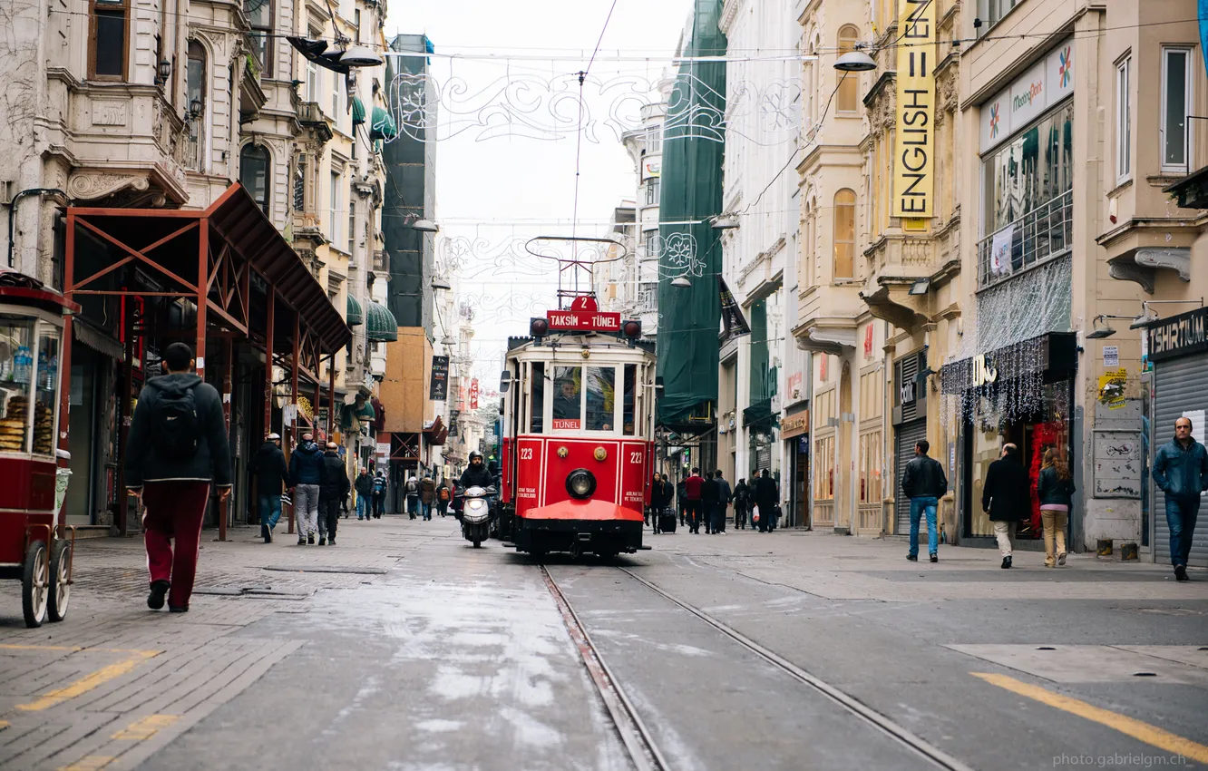 Фото обои люди, улица, англия, трамвай, народ, england, tram