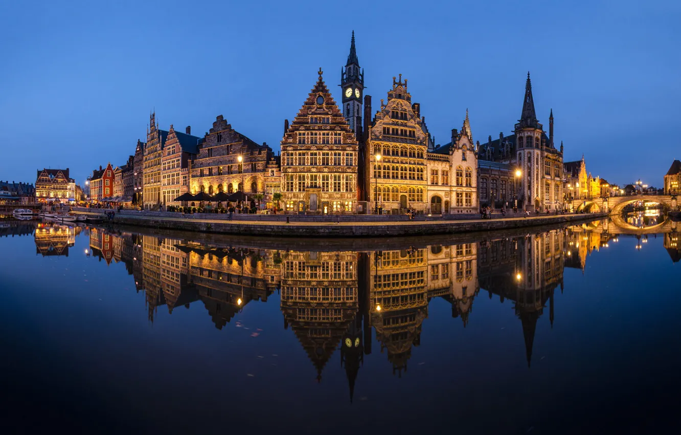 Фото обои ночь, город, огни, отражение, синева, здания, башня, фонари