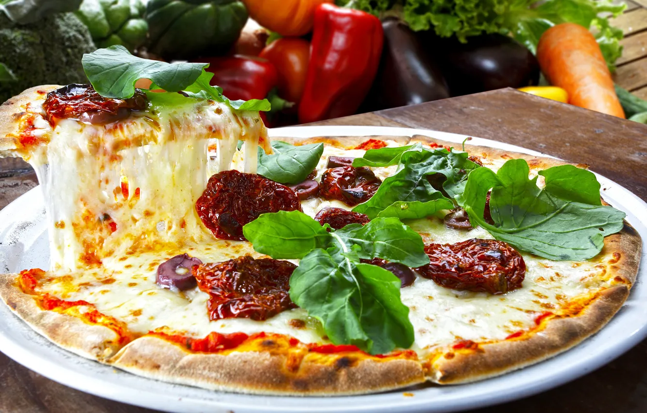 Фото обои зелень, сыр, пицца, колбаса, pizza, cheese, pepper, начнка