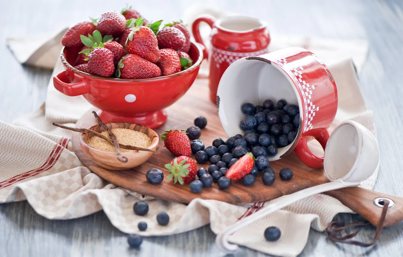 Фото обои ягоды, черника, клубника, посуда, доска, ваниль, Anna Verdina